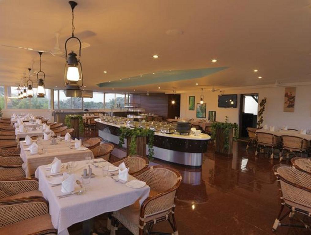 Aquarock Hotel Kazhakuttam Bagian luar foto