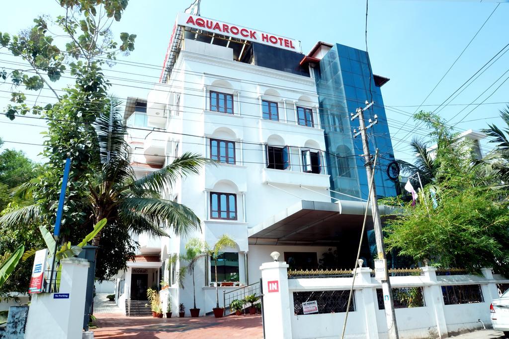 Aquarock Hotel Kazhakuttam Bagian luar foto
