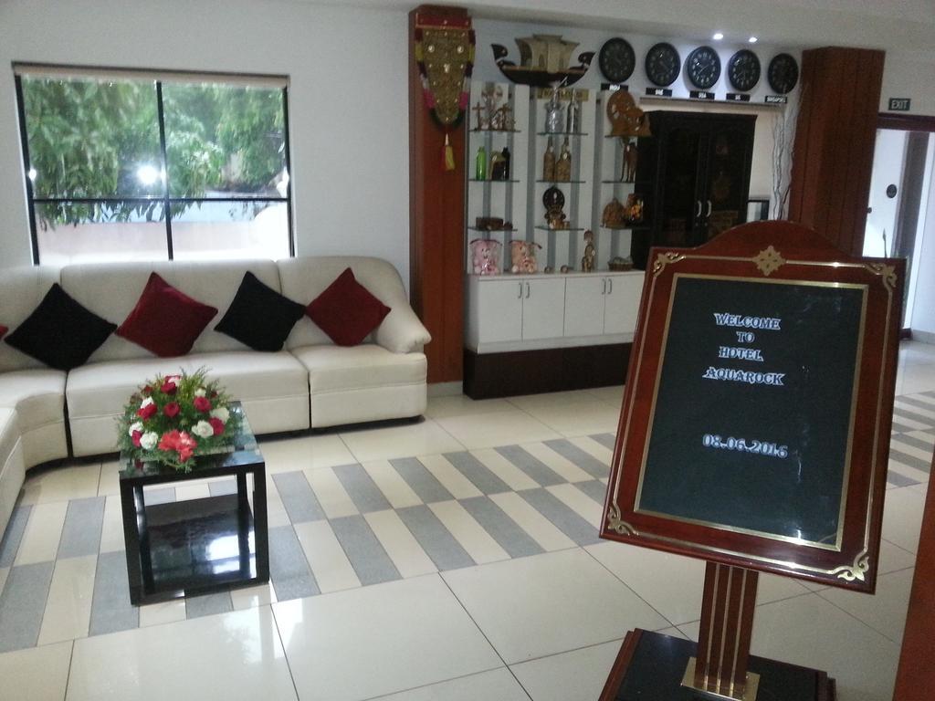Aquarock Hotel Kazhakuttam Bagian luar foto