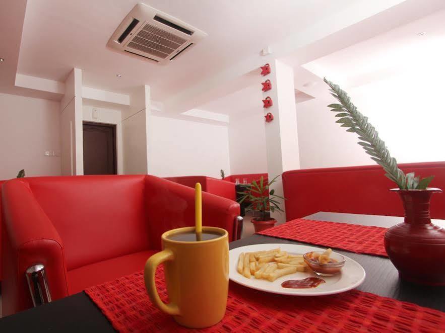 Aquarock Hotel Kazhakuttam Bagian luar foto